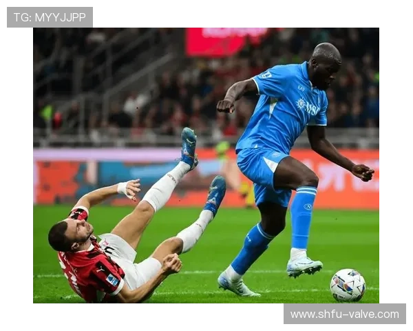 卢卡库的射门技巧提升,助球队在比赛逆转中表现稳健