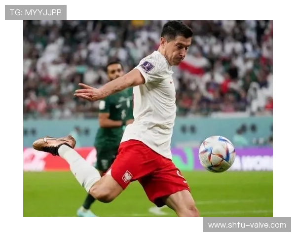 莱万多夫斯基转会沙特球队传闻再度升温，球迷翘首以待他的新去向