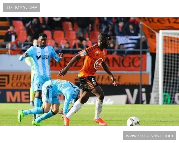 兰斯主场表现强劲，球队持续保持不败记录，状态备受关注