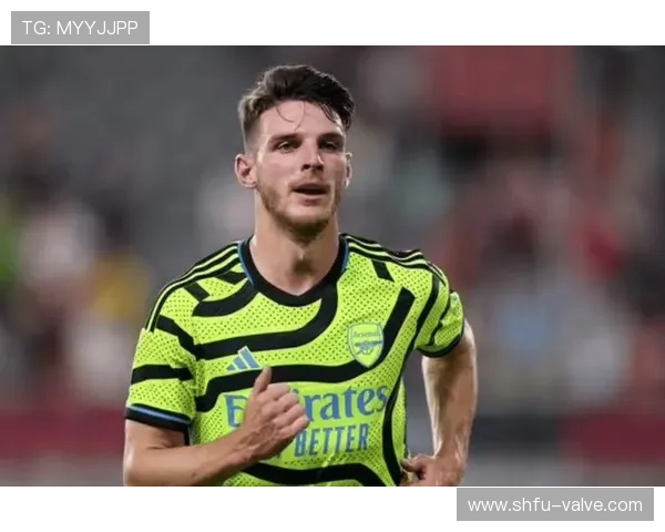 赖斯无球跑动与位置感的战术价值解析 赖斯无球跑动与位置感的战术价值解析