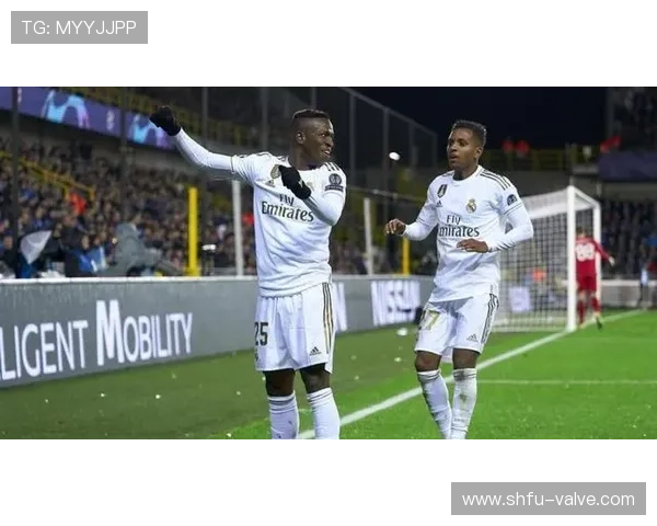 维尼修斯与萨拉赫能力对比：边锋终结效率谁更稳定