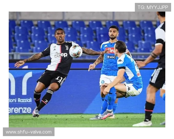 那不勒斯经历冠军赛季后进入重建阶段，阵容与战术调整成为关键