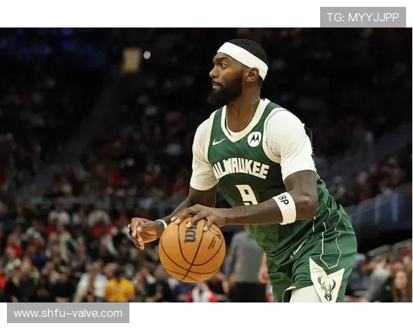 波蒂斯挡拆弹出拉开空间，助字母哥突破更高效